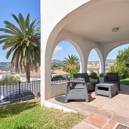 Luminosa Casa En Nerja